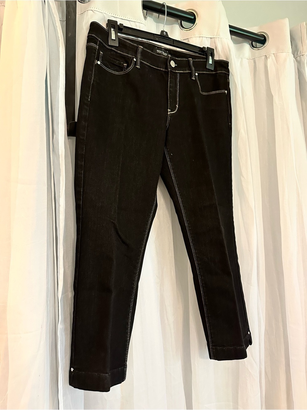 White House Black Market Women's Black Capris with Contrast Stitching